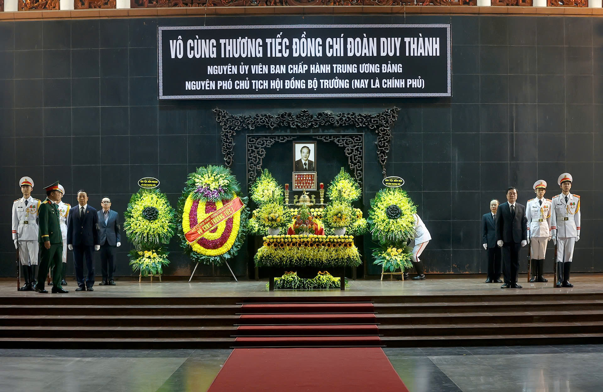 Thủ tướng cùng nhiều lãnh đạo viếng nguyên Phó chủ tịch Hội đồng Bộ trưởng Đoàn Duy Thành - Ảnh 6.