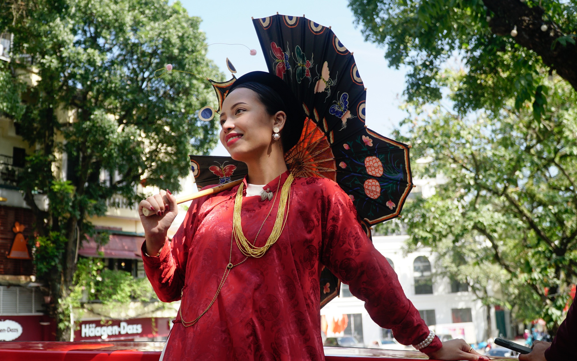 Đường Hoa Xuân Đầu Tiên Rực Rỡ Tại Hoàng Thành Thăng Long Dịp Tết