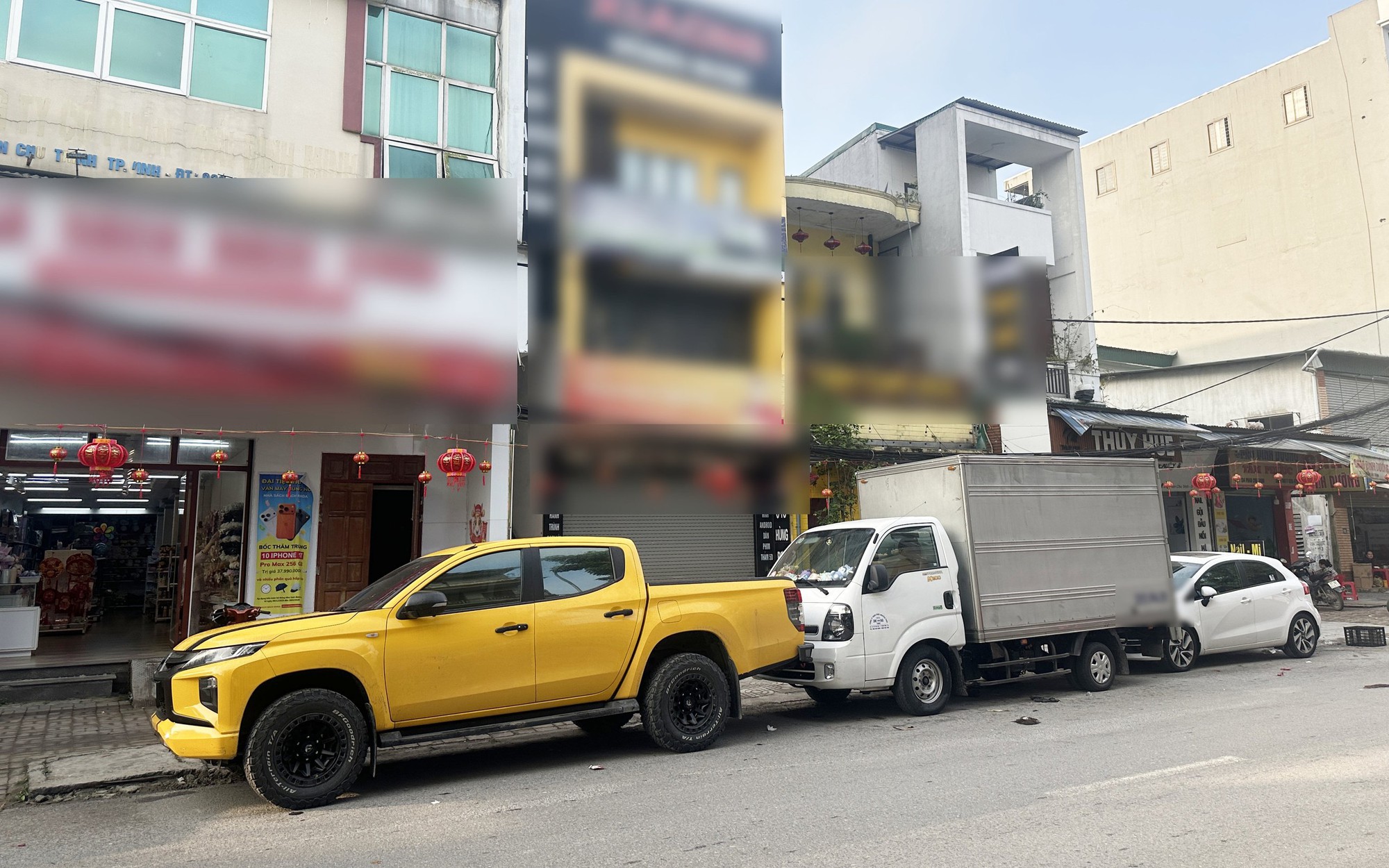 Xe tải đỗ chắn cửa hàng ngày Tết: Tranh cãi về văn hóa ứng xử và lỗ hổng pháp lý