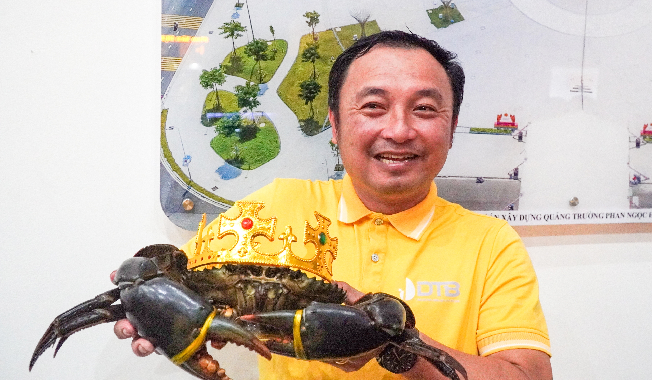 Cua Cà Mau 1,8kg lập kỷ lục lớn nhất Việt Nam tại Ngày hội 2025