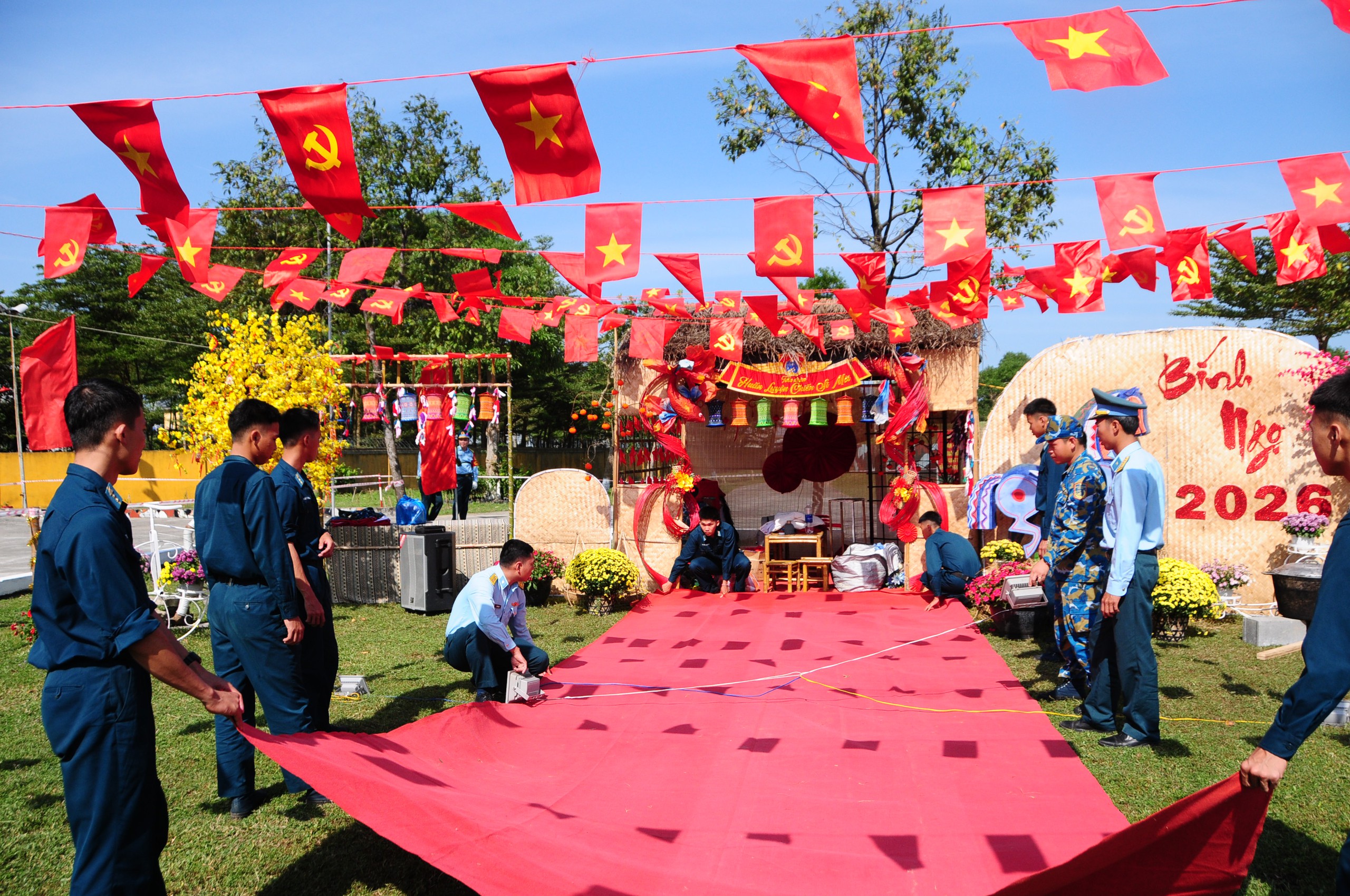 Cận cảnh trận địa tên lửa trực chiến canh trời cận Tết bên bờ biển Đà Nẵng - Ảnh 11.