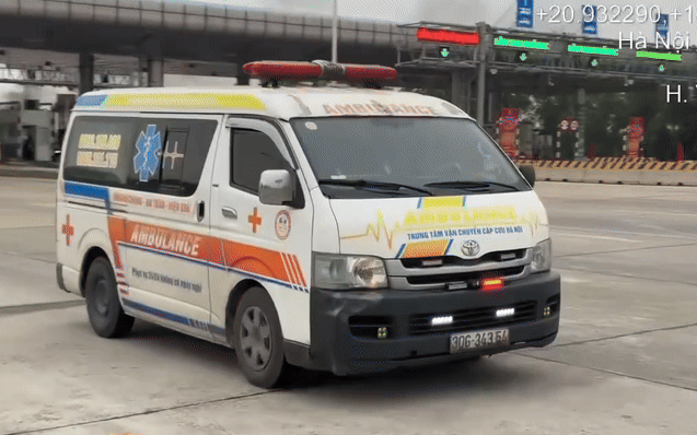 Cảnh sát giao thông xử phạt xe cứu thương vi phạm trên cao tốc Hà Nội - Hải Phòng