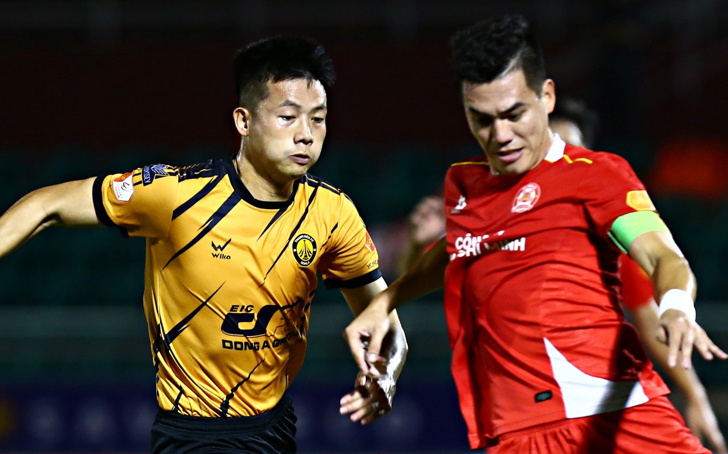 Video: Tiến Linh bỏ lỡ cơ hội ghi bàn cho Công An TP.HCM - Ảnh 1.