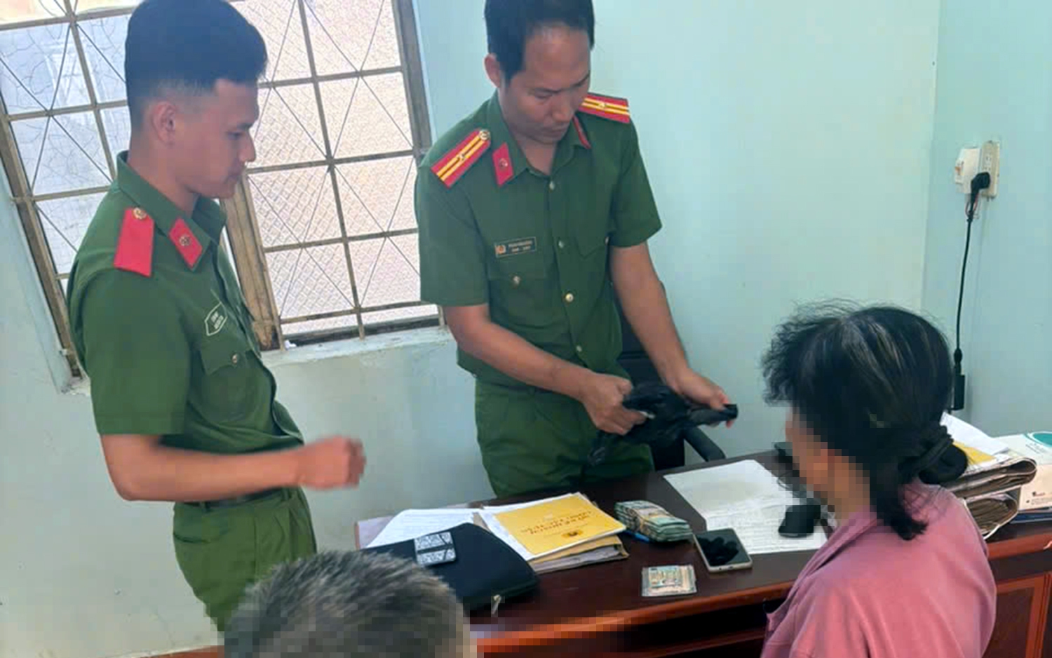 Công an Đồng Nai kịp thời ngăn chặn vụ lừa đảo 'quà quốc tế' 800.000 USD