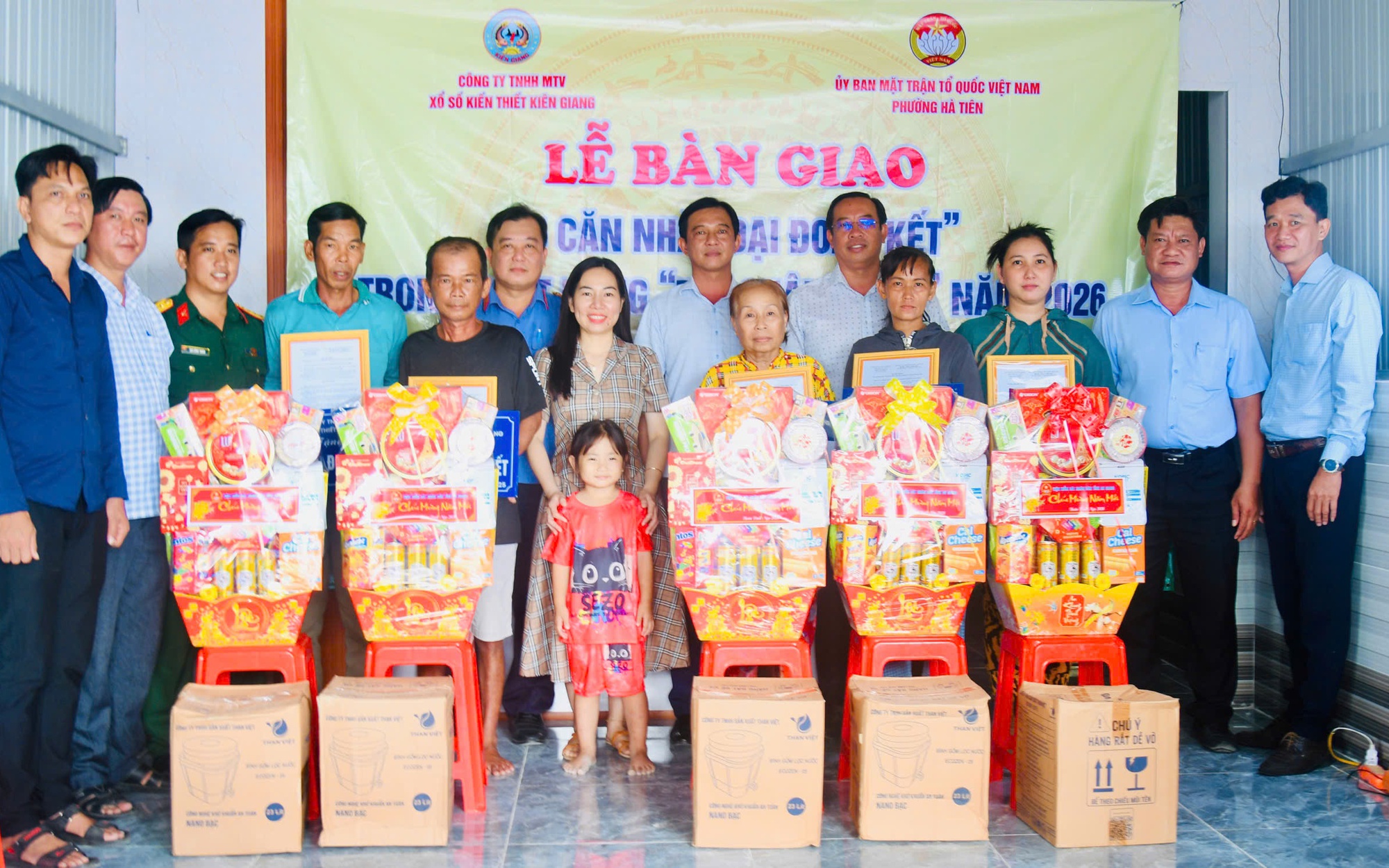 Hà Tiên Trao Nhà Đại Đoàn Kết, Quà Tết Cho Người Dân Nghèo Biên Giới