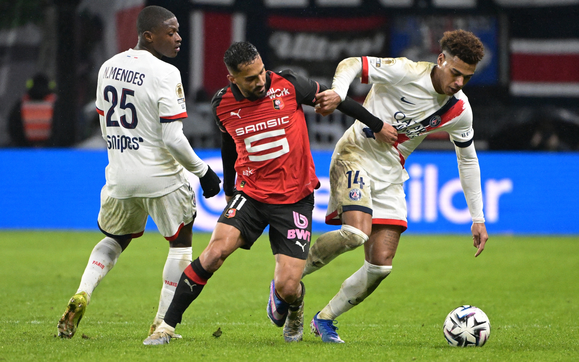 Mousa Al-Tamari tỏa sáng, Rennes gây sốc đánh bại PSG 3-1 tại Ligue 1