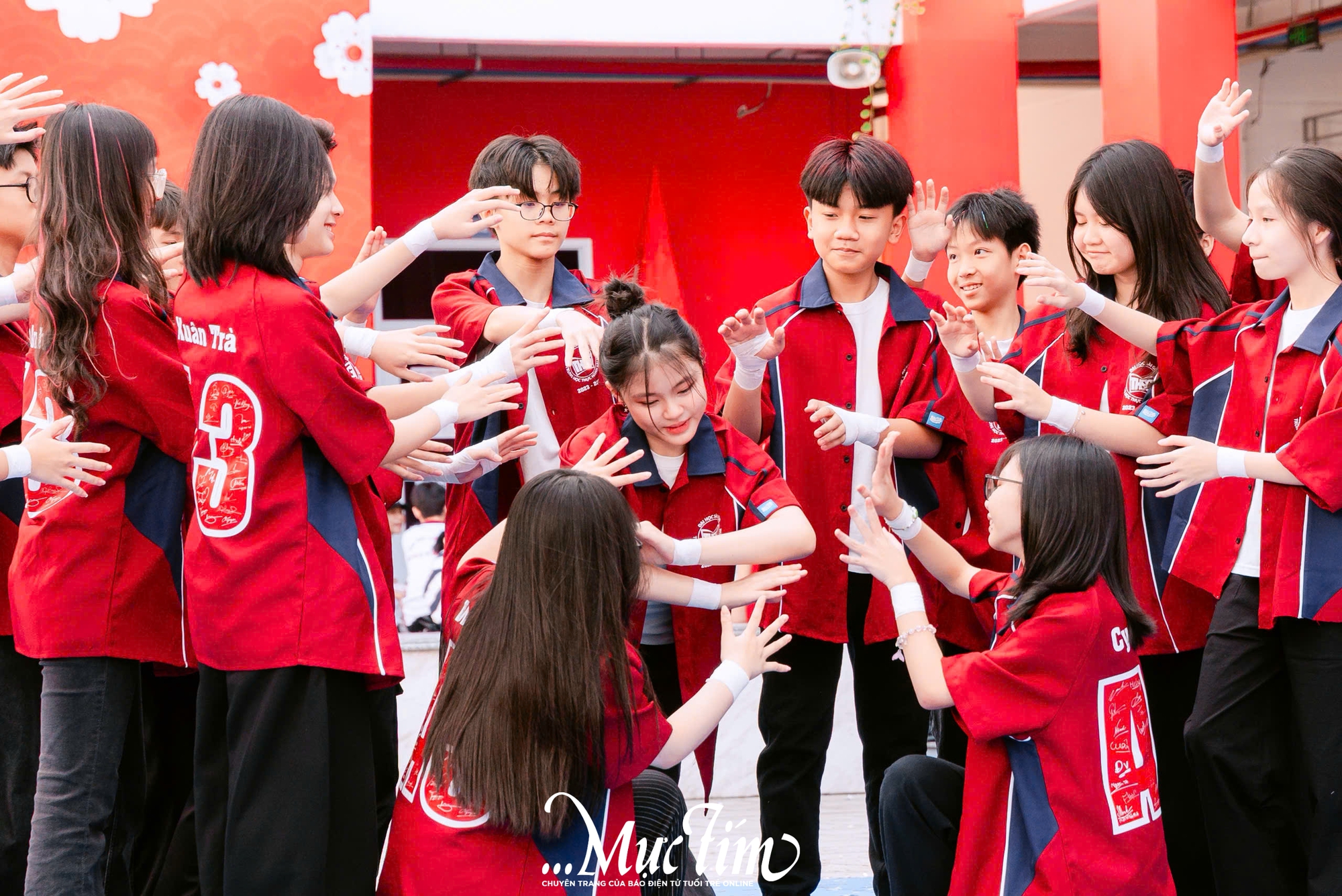 Học sinh Trường Trung học Thực hành Sài Gòn gói bánh chưng, gửi trọn yêu thương ngày Tết - Ảnh 21.