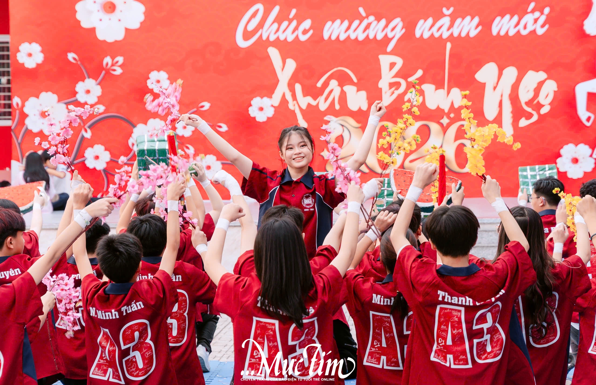 Học sinh Trường Trung học Thực hành Sài Gòn gói bánh chưng, gửi trọn yêu thương ngày Tết - Ảnh 23.