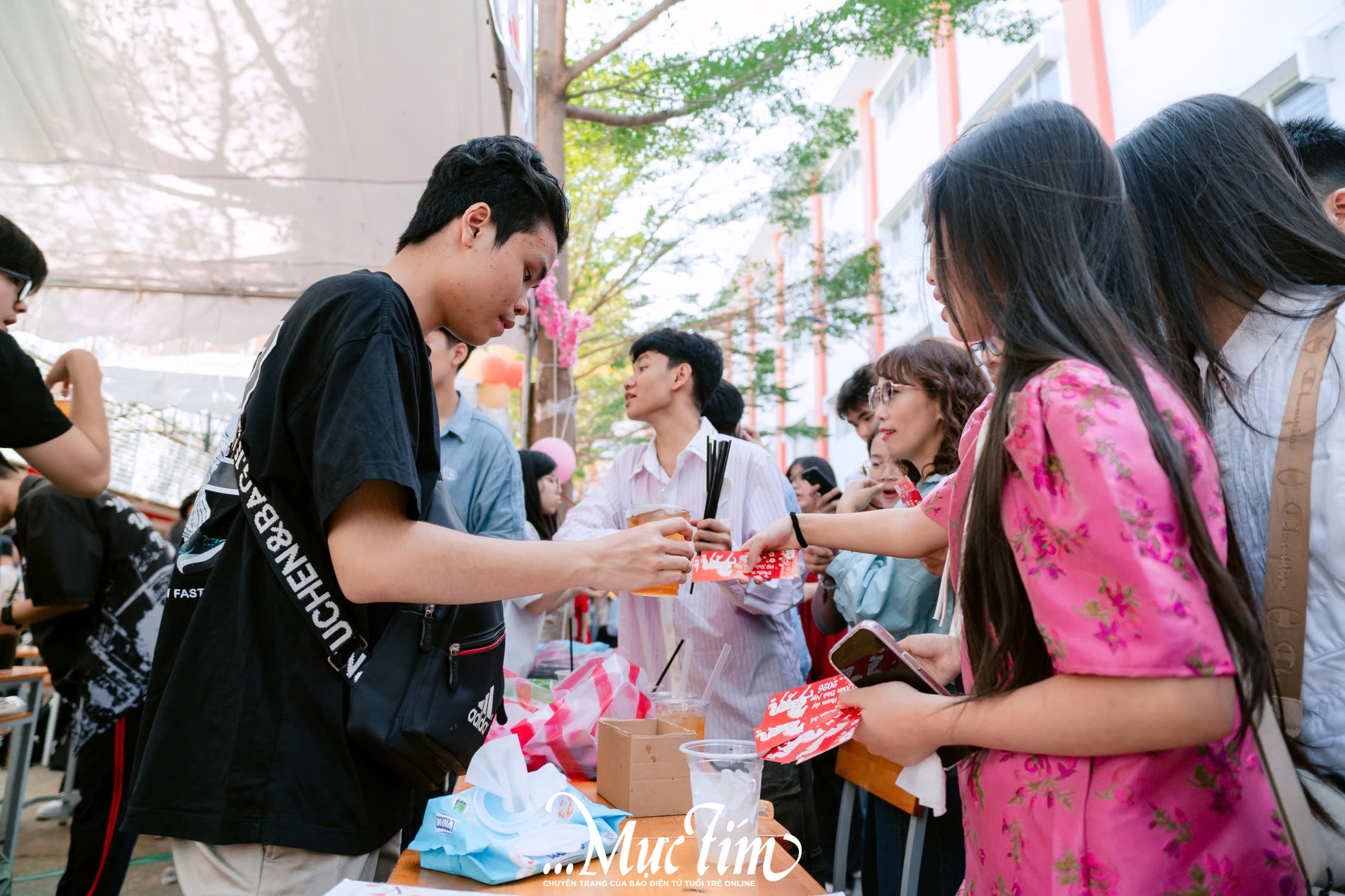 Học sinh Trường Trung học Thực hành Sài Gòn gói bánh chưng, gửi trọn yêu thương ngày Tết - Ảnh 28.