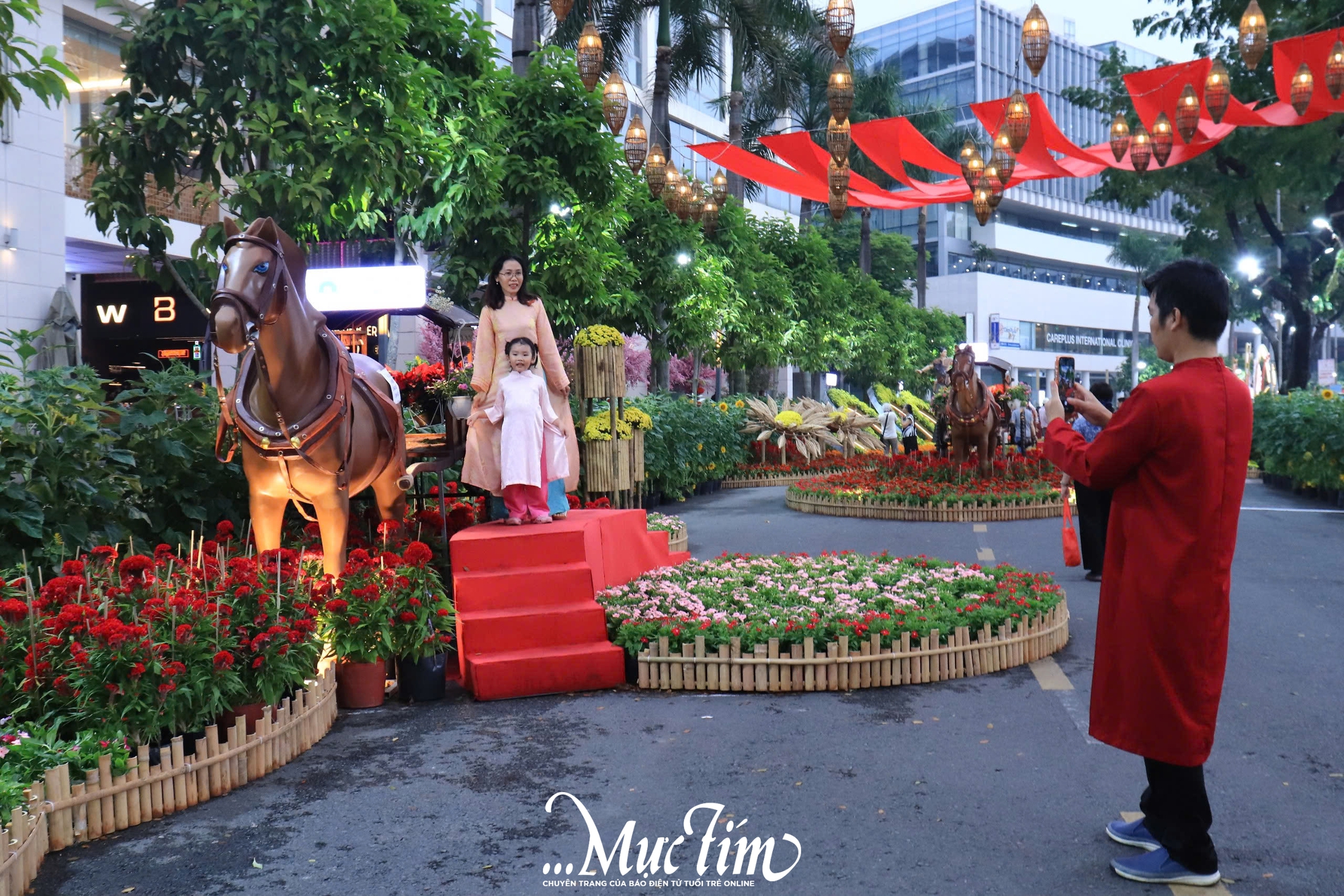 Dạo bước Hội hoa xuân Phú Mỹ Hưng 2026, khám phá những 'chiến mã' nổi tiếng thế giới- Ảnh 10.