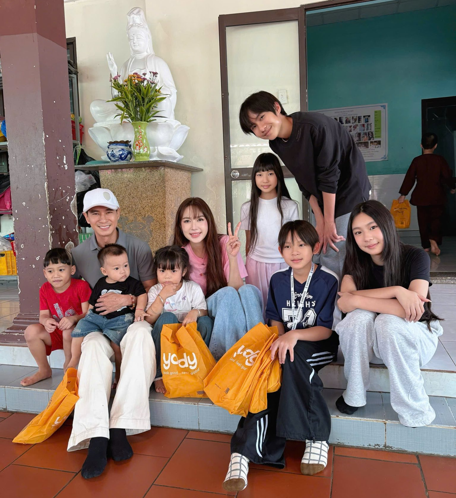 Mỹ Tâm, Thanh Thủy cùng nhiều người nổi tiếng gói bánh, làm từ thiện dịp Tết - Ảnh 16. Mỹ Tâm - Ảnh 16.