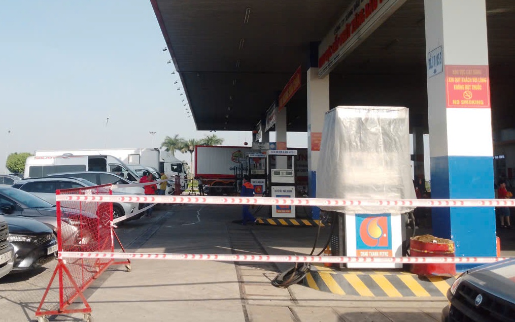 Trạm Xăng Cao Tốc Ngừng Bán 21 Ngày Gần Tết, Tài Xế Khó Khăn Tiếp Nhiên Liệu
