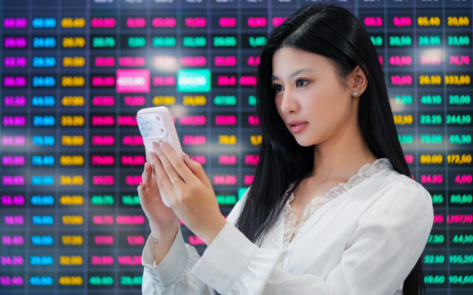 VN-Index tăng 3 phiên liên tiếp, thanh khoản cải thiện trước Tết