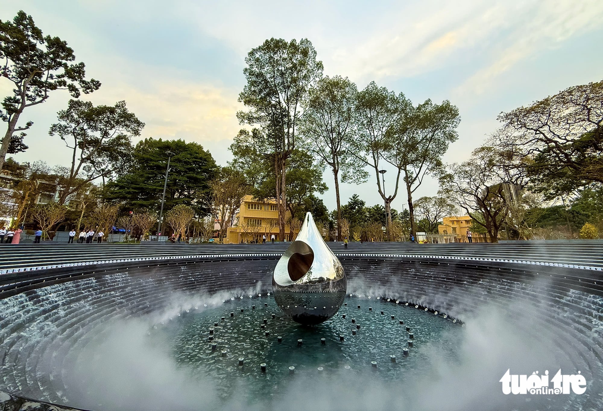 Ho Chi Minh City inaugurates COVID-19 memorial park - Ảnh 3.