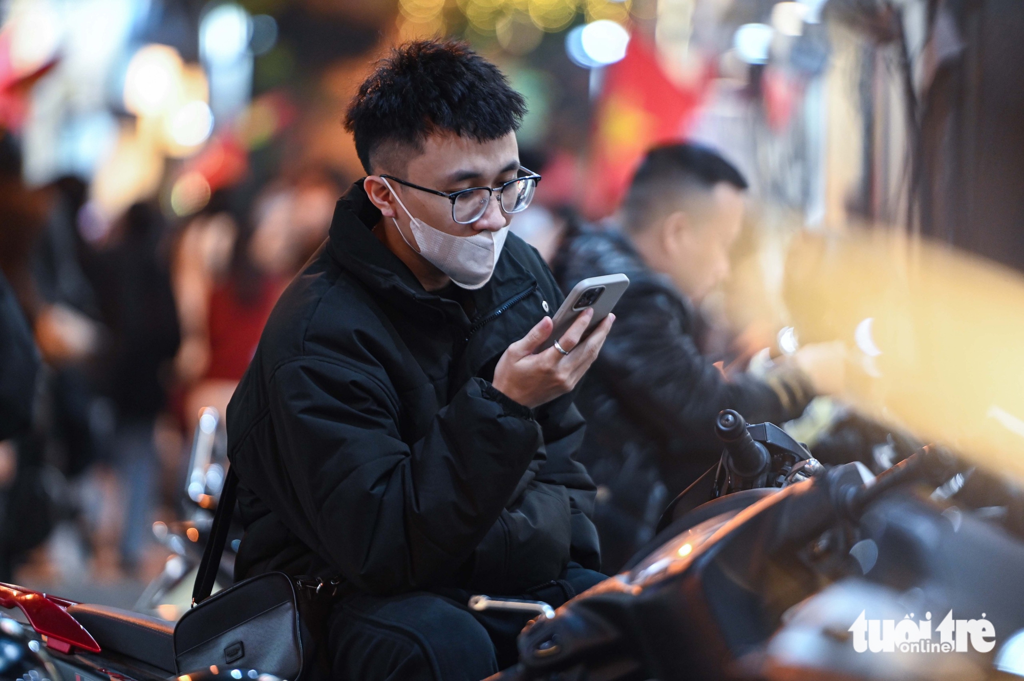Hanoi fashion streets packed with Tet shoppers- Ảnh 20. Hanoi fashion streets packed with Tet shoppers- Ảnh 20.