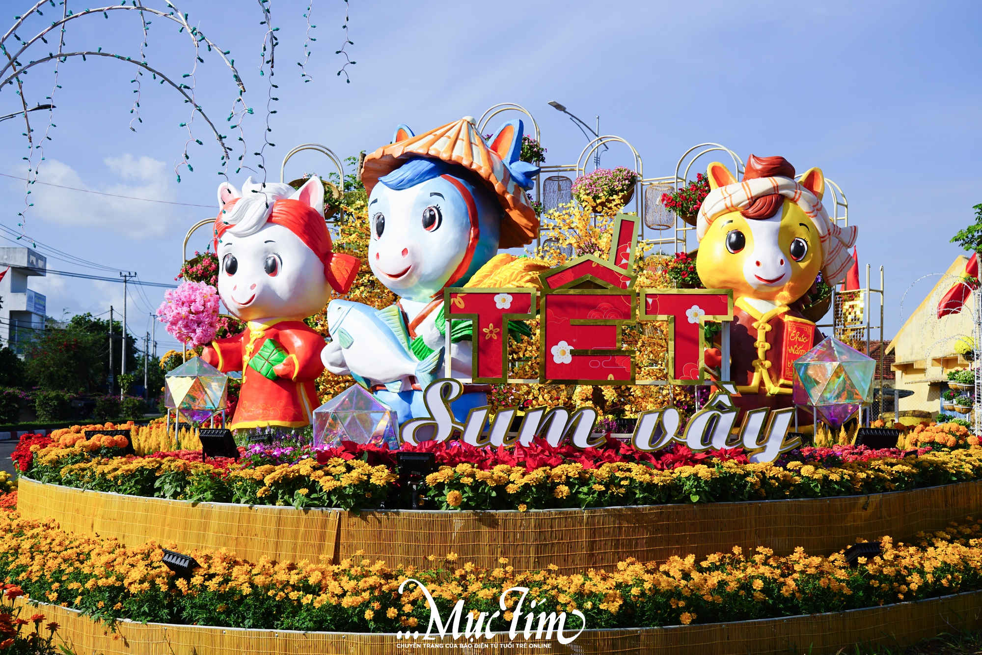 Linh vật bạch mã ở Bình Kiến, Đắk Lắk gây ấn tượng- Ảnh 3.