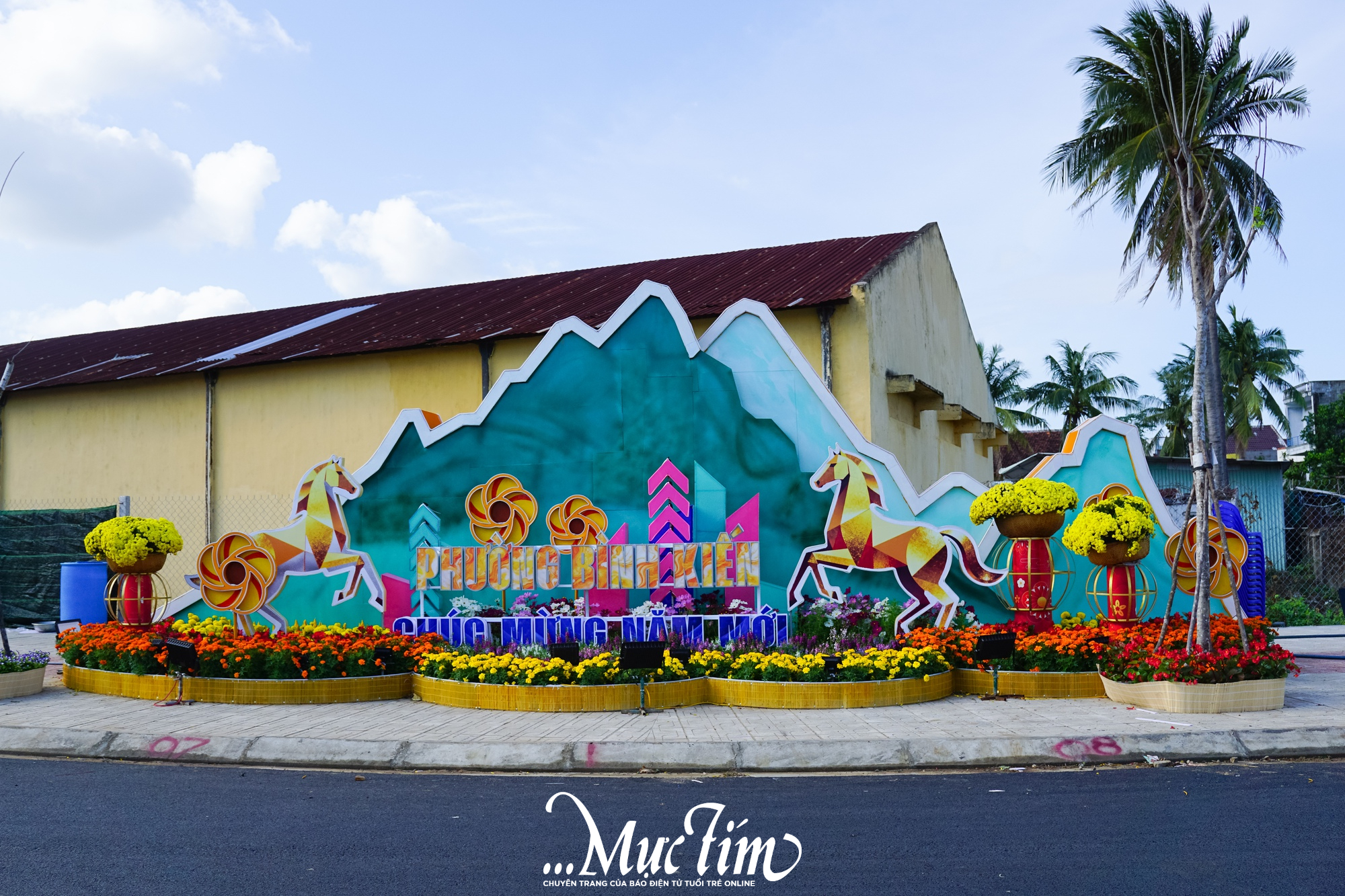 Linh vật bạch mã ở Bình Kiến, Đắk Lắk gây ấn tượng- Ảnh 4.