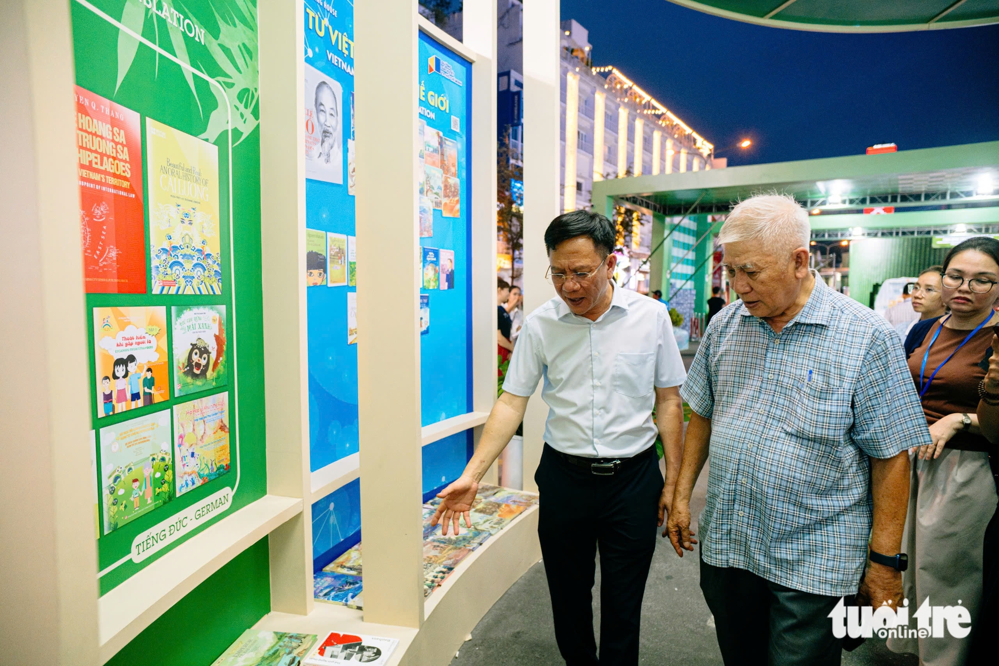  Đường sách Tết - Ảnh 1.