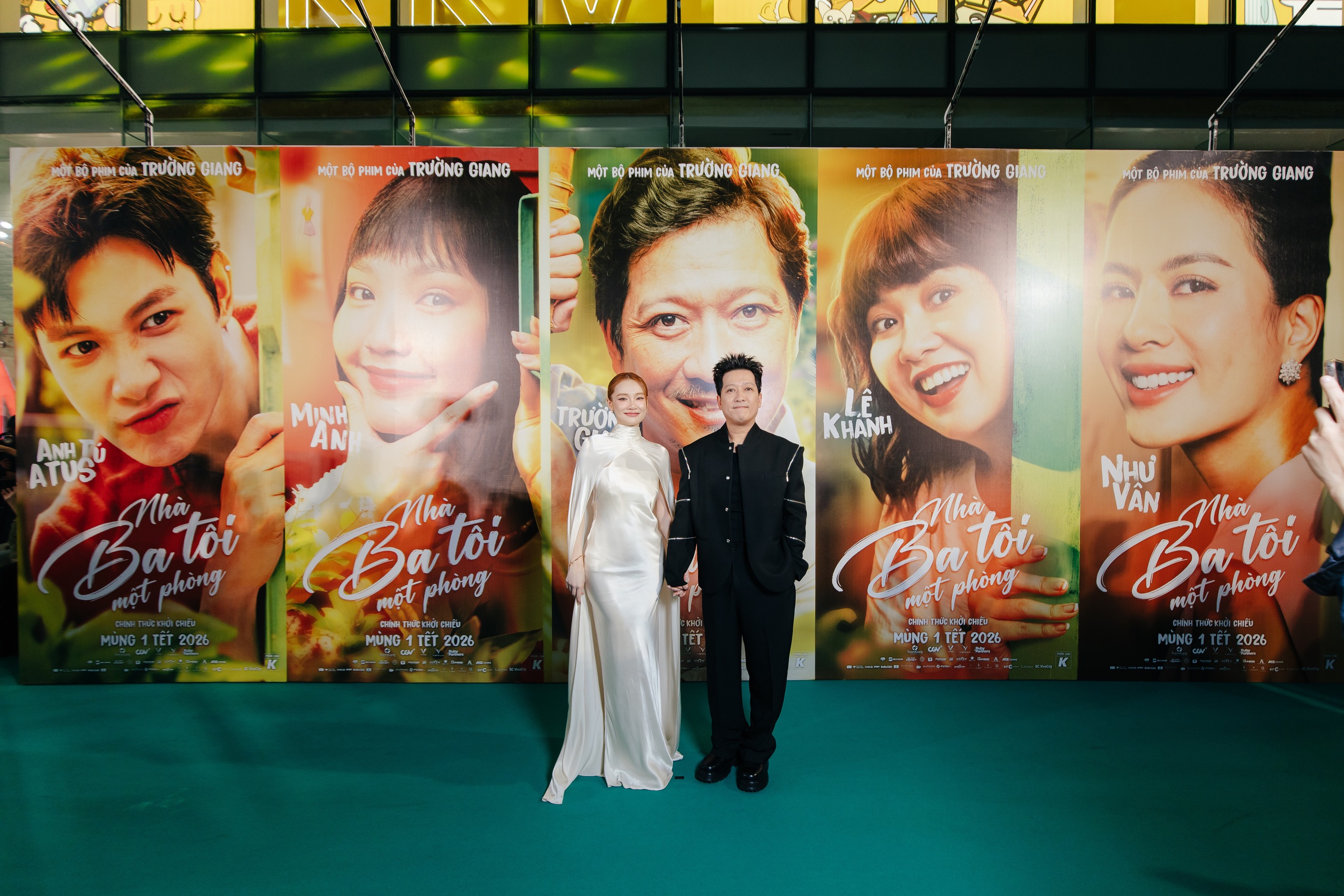 Trường Giang - Nhã Phương tay trong tay tạo nên khoảnh khắc gây sốt
- Ảnh 1.