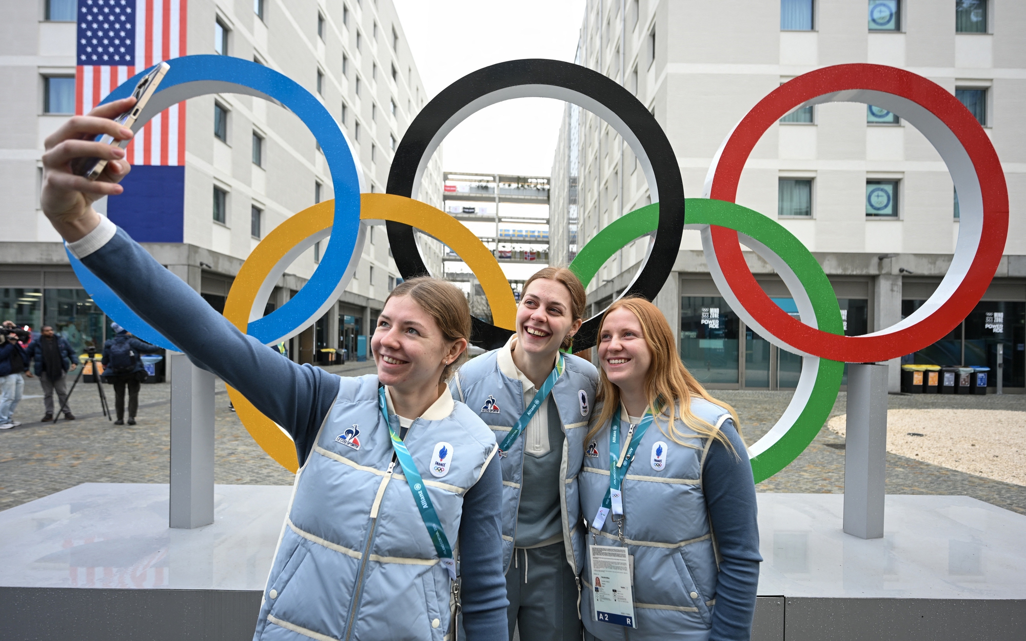 Khủng Hoảng Bao Cao Su Tại Làng VĐV Olympic Mùa Đông 2026: 10.000 Chiếc Cạn Sạch Sau 3 Ngày