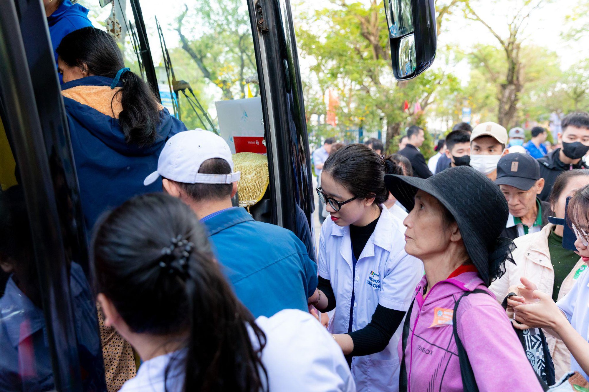 Long Châu chung tay góp mùa Tết ấm: Tiếp tục hành  trình vì cộng đồng âm thầm và bền bỉ  - Ảnh 1.