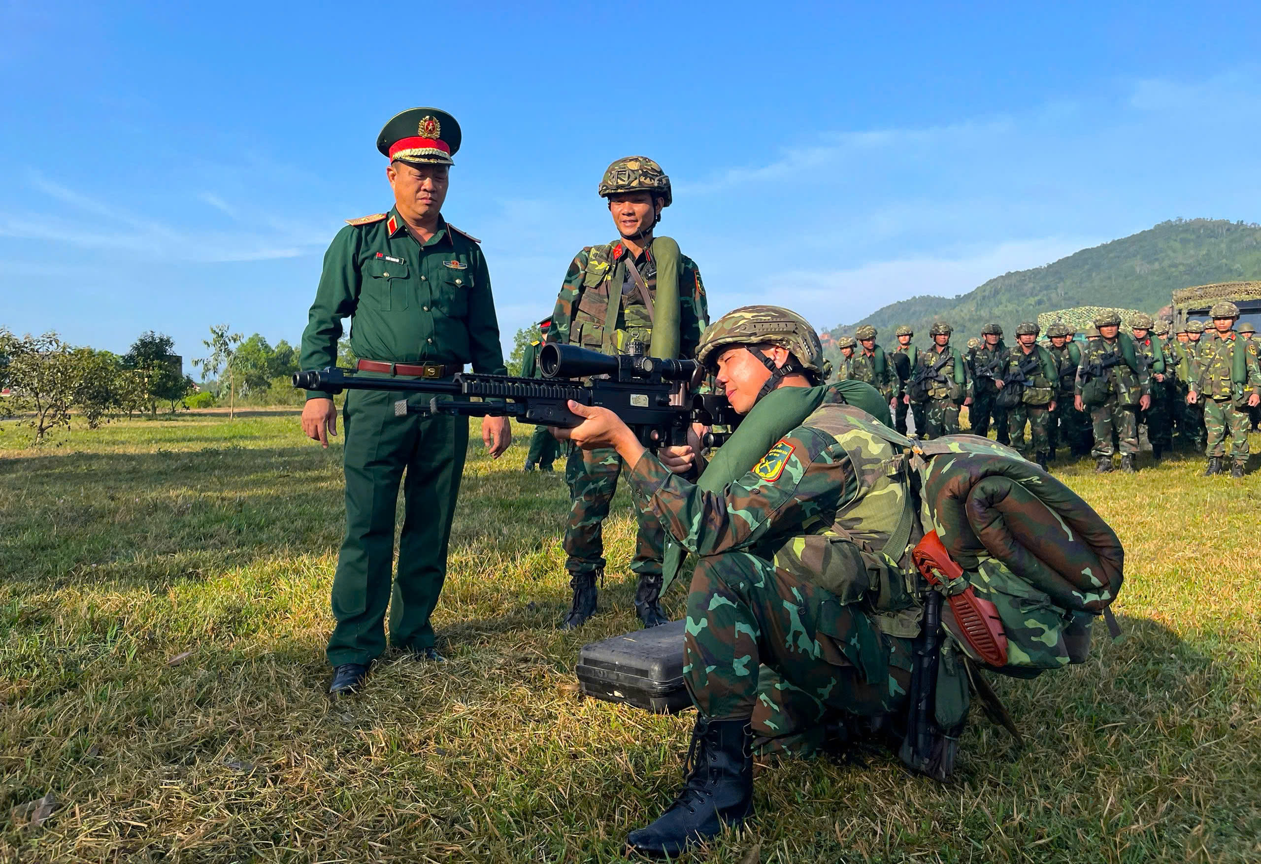 Tư lệnh Quân khu 5 báo động kiểm tra công tác trực sẵn sàng chiến đấu Tết Bính Ngọ 2026 - Ảnh 3.