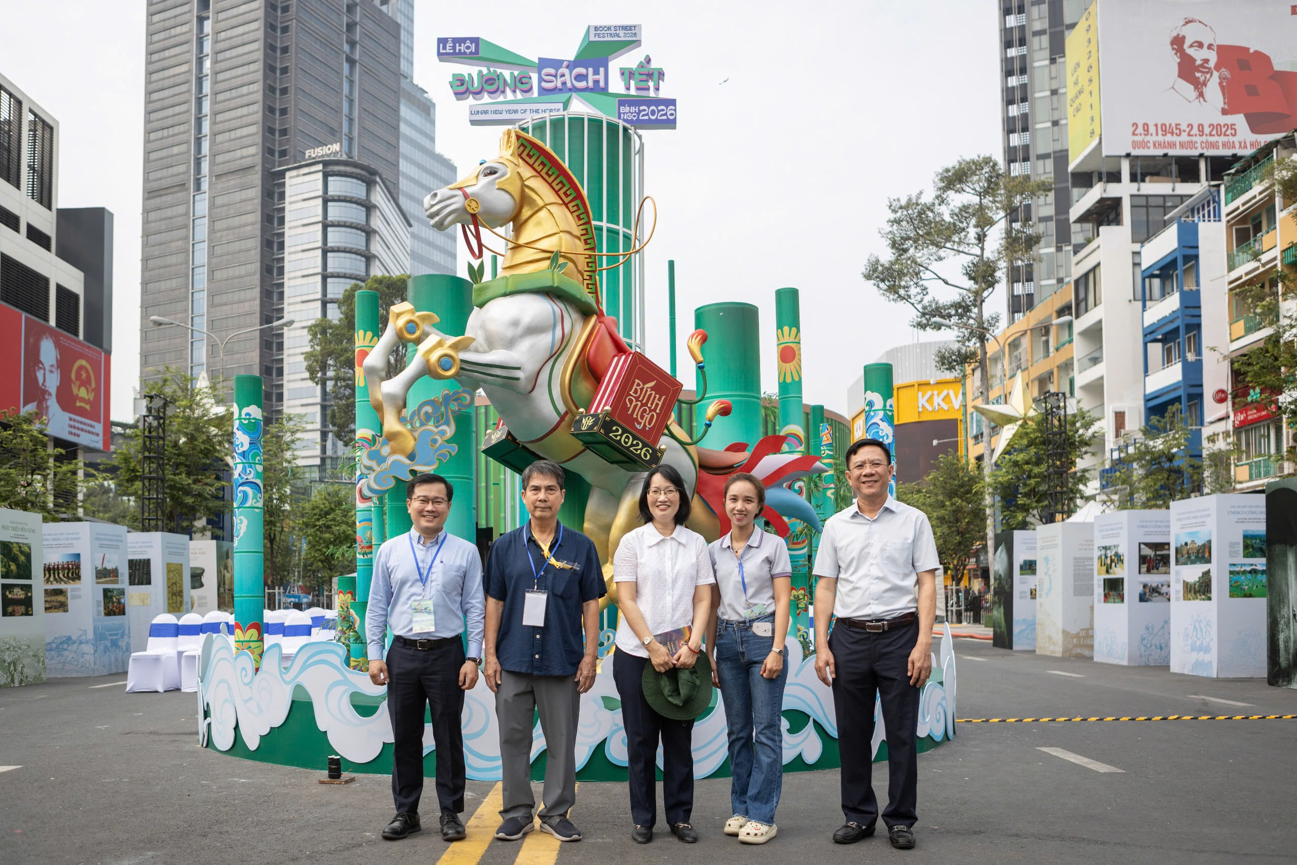 Lễ hội Đường sách Tết đã sẵn sàng đón khách - Ảnh 1.