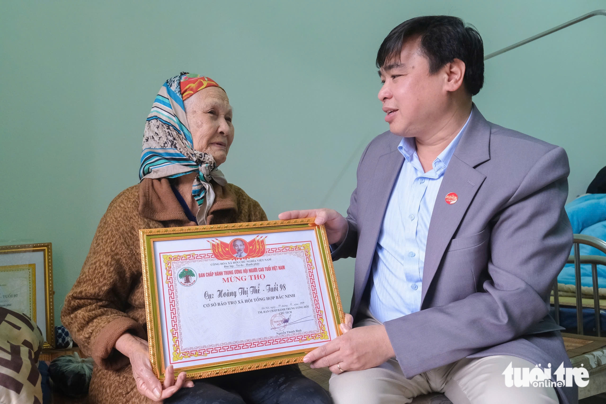 Nơi cụ bà U100 và những đứa trẻ mồ côi cùng đón Tết - Ảnh 1.