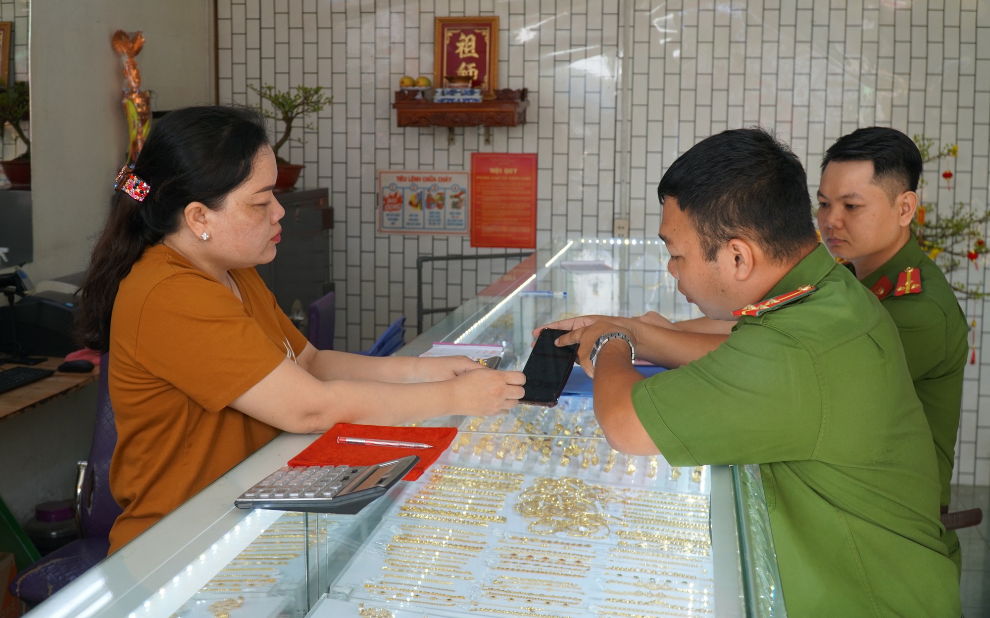 Cướp tiệm vàng Kim Chi 2 bị bắt sau 5 giờ khi đang 'phê' ma túy
