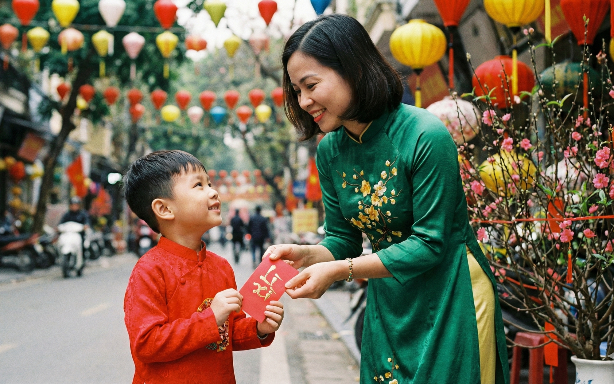 Tục xông đất đầu năm: Từ nghi lễ tâm linh đến ý nghĩa hiện đại trong đời sống