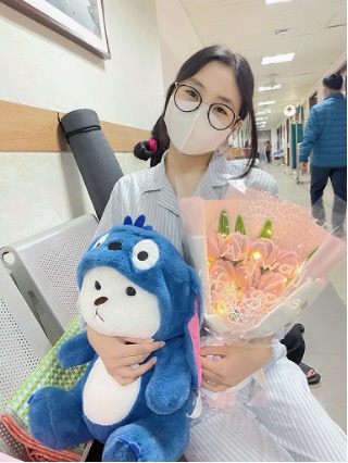 'Người đẹp mắc ung thư máu' truyền cảm hứng lạc quan và lòng biết ơn người hiến máu - Ảnh 1.