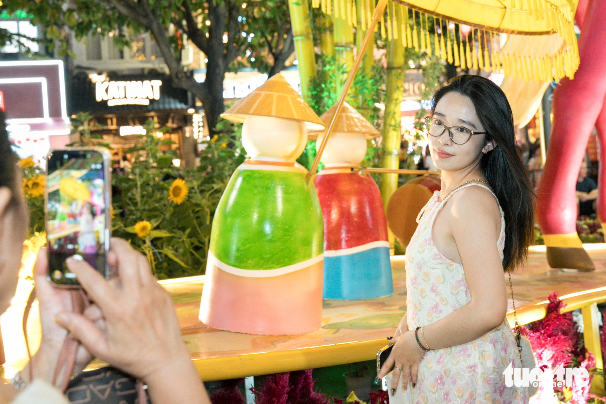 đường hoa Nguyễn Huệ - Ảnh 10.