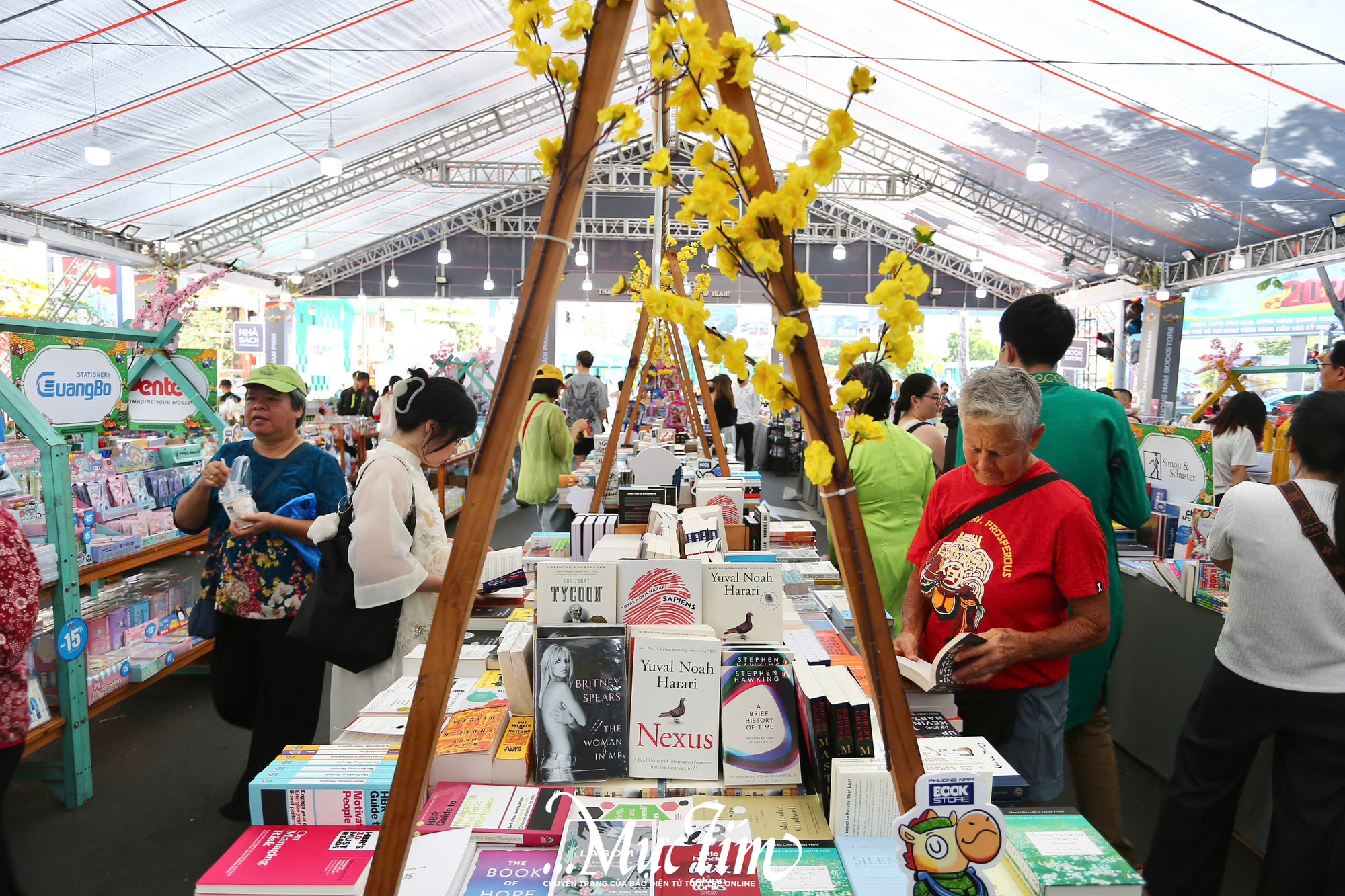 Nhiều gian hàng sách và 80 hoạt động chờ bạn khám phá tại Lễ hội Đường sách Tết Bính Ngọ 2026 - Ảnh 2.