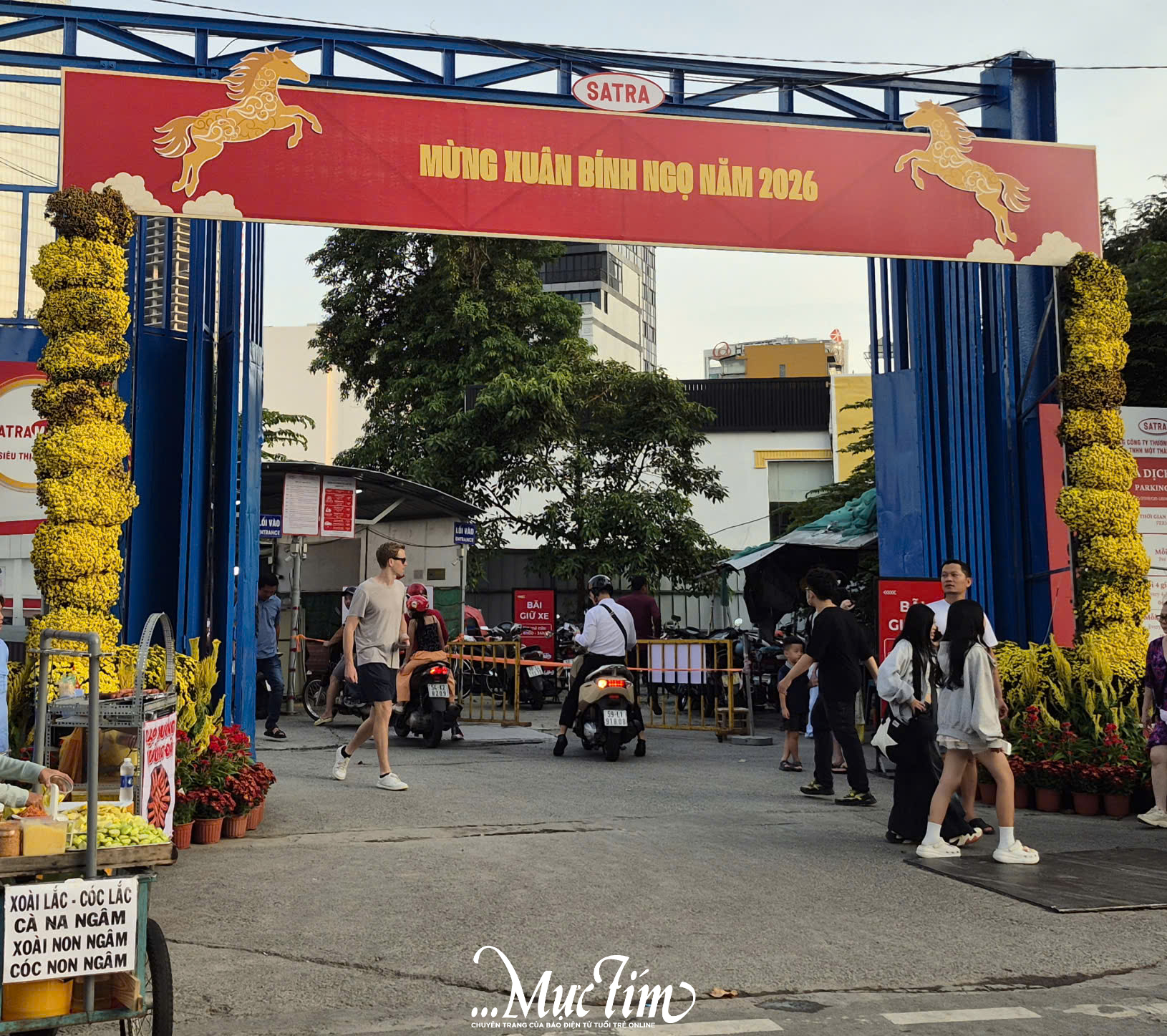 Tham quan đường hoa Nguyễn Huệ và xem pháo hoa gửi xe ở đâu?- Ảnh 2. Tham quan đường hoa Nguyễn Huệ và xem pháo hoa gửi xe ở đâu?- Ảnh 2.