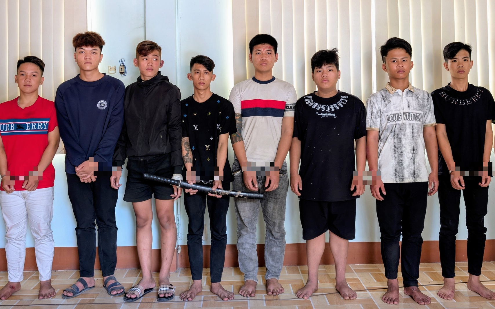 Băng cướp thanh thiếu niên truy đuổi, chém nạn nhân để cướp tài sản ở TP.HCM