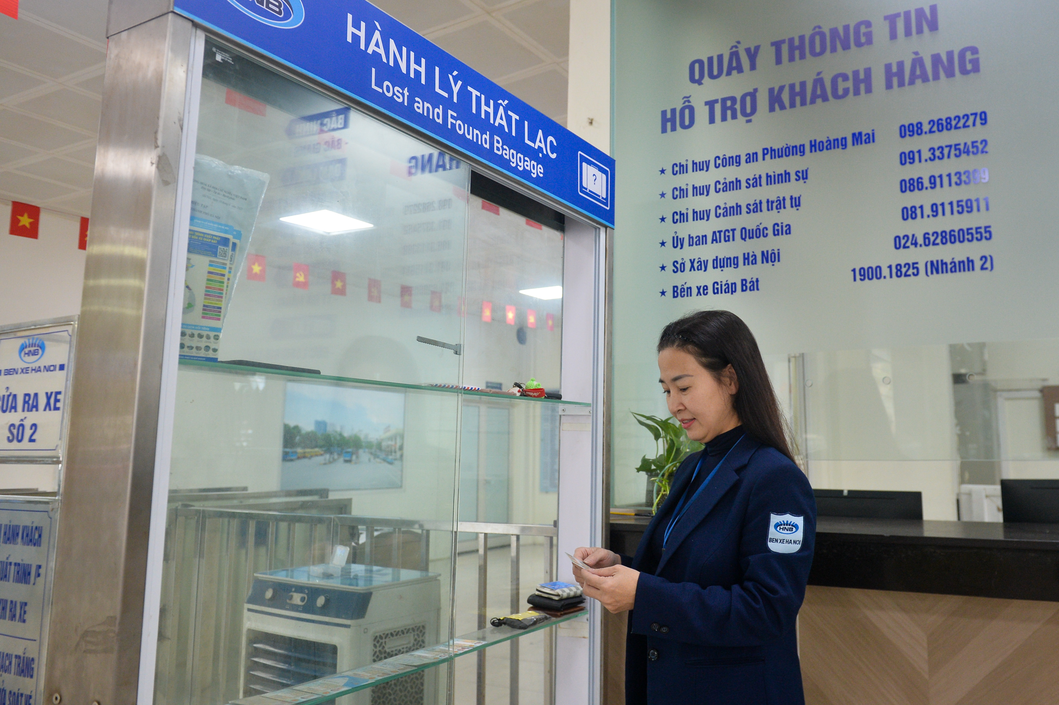 Rời bến xe ngày cuối năm: Ai cũng chỉ mong kịp bữa cơm tất niên - Ảnh 7.