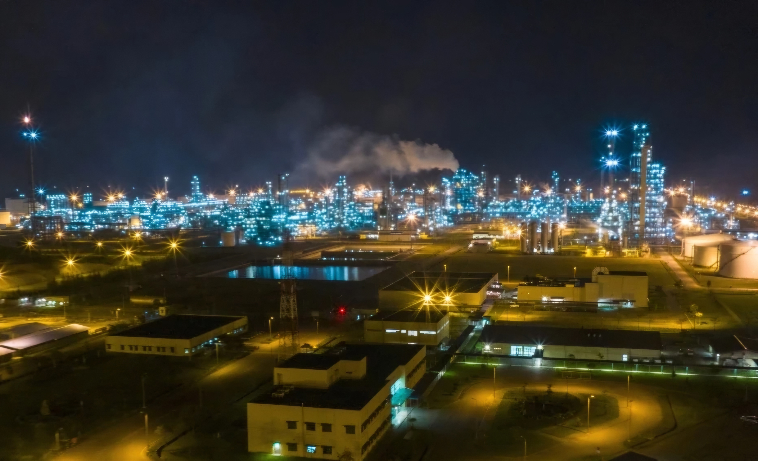 Nhà máy lọc hóa dầu Nghi Sơn chạy xuyên Tết với 125% công suất - Ảnh 1.