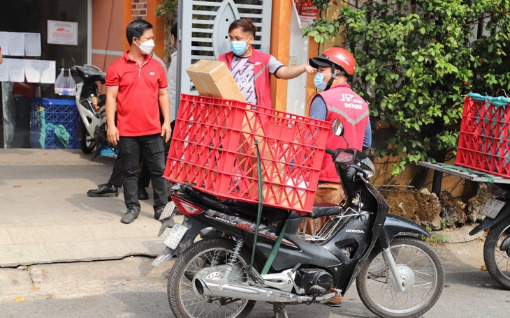 Tài xế công nghệ: 'Ráng' một mình trong hệ sinh thái tỷ đô