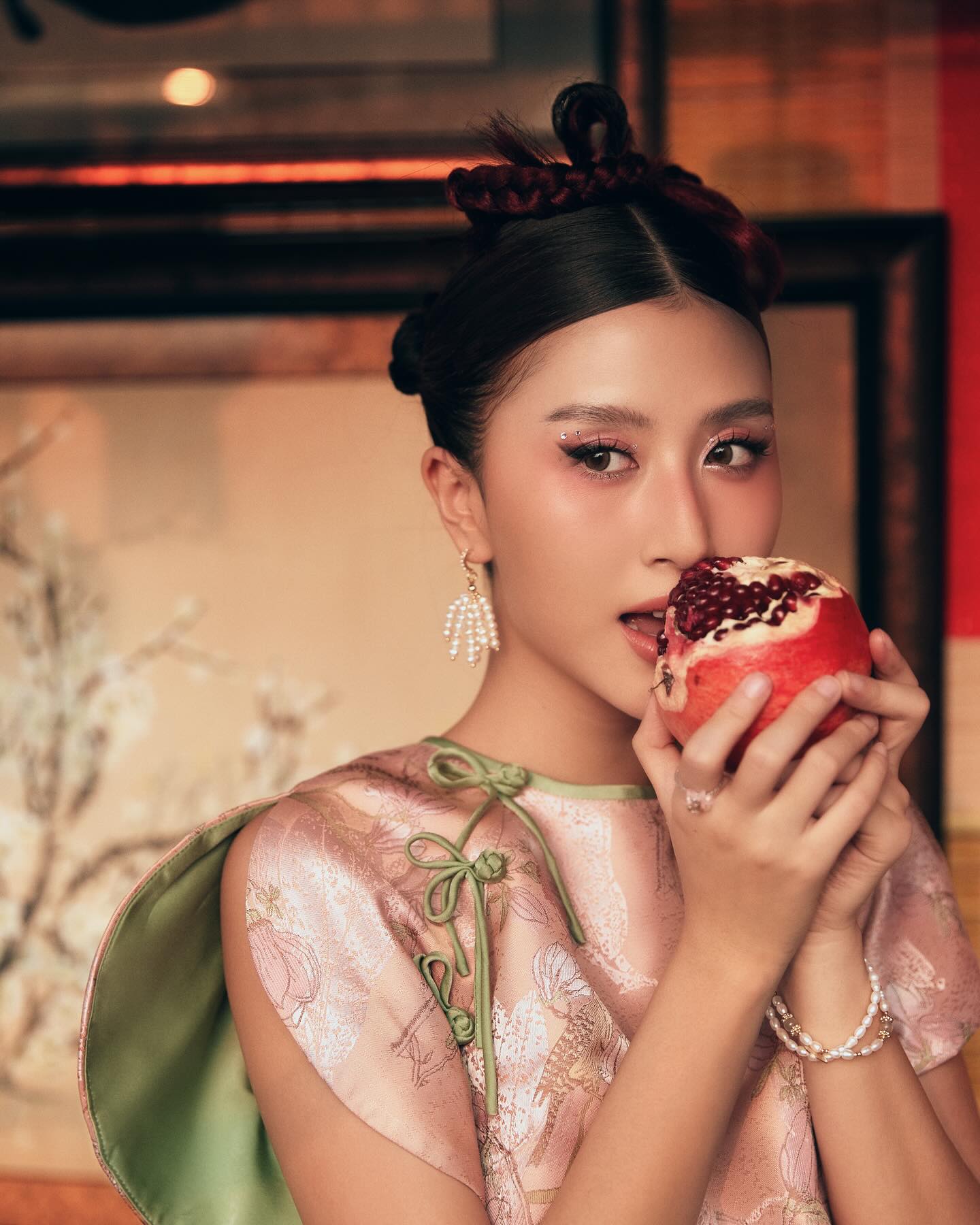 Học lỏm cách phối đồ 3 mùng của các fashionista Việt - Ảnh 2.