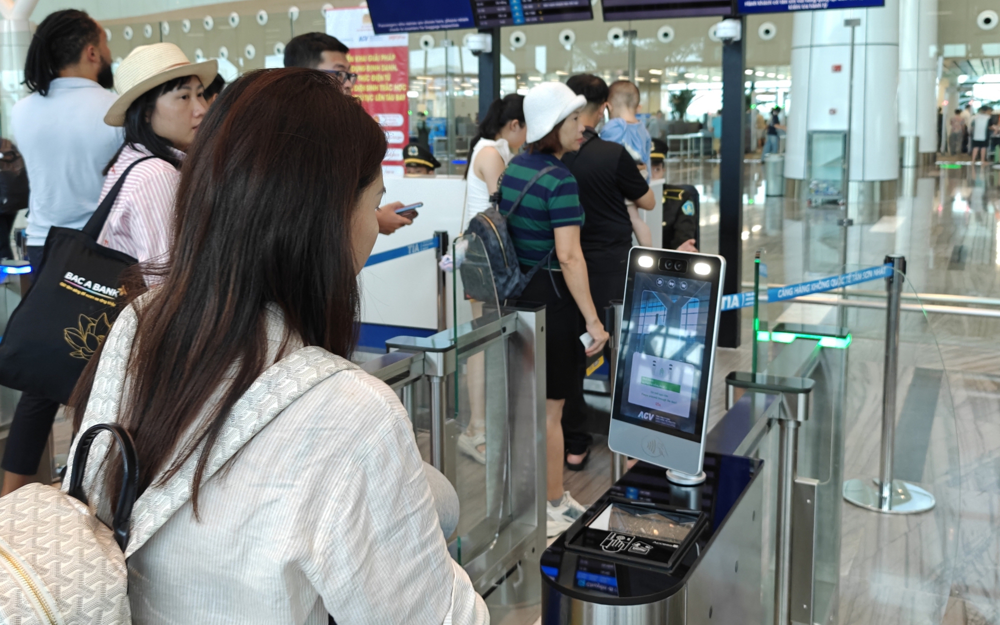 Xác thực khuôn mặt tại sân bay: Bước tiến lớn trong chuyển đổi số Việt Nam