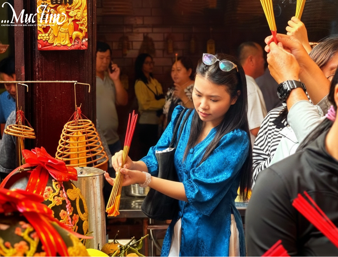 Sáng mùng 1 Tết Bính Ngọ, người trẻ đi lễ chùa, cầu may mắn, bình an năm mới- Ảnh 4.