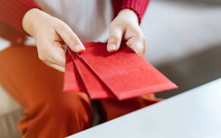 Tiền lì xì Tết có phải đóng thuế thu nhập cá nhân? Luật sư giải đáp