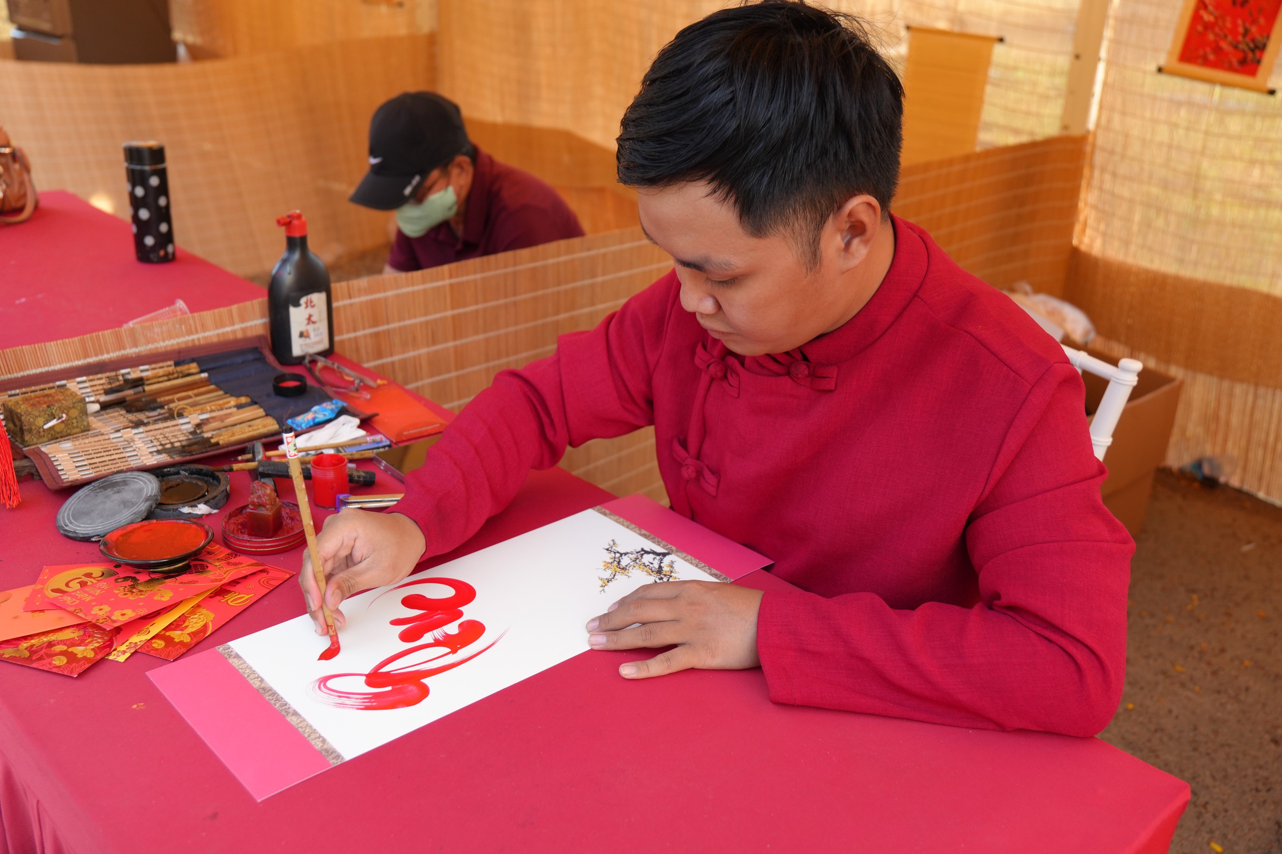 Mùng 3 Tết, Lễ hội xuân Cần Giờ tại Vinhomes Green Paradise đông vui vượt mong đợi - Ảnh 1. Mùng 3 Tết, Lễ hội xuân Cần Giờ tại Vinhomes Green Paradise đông vui vượt mong đợi - Ảnh 1.