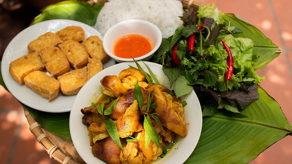 Nồi giả cầy ngày Tết, món ăn từ sự gói ghém của cư dân làng biển - Ảnh 1.