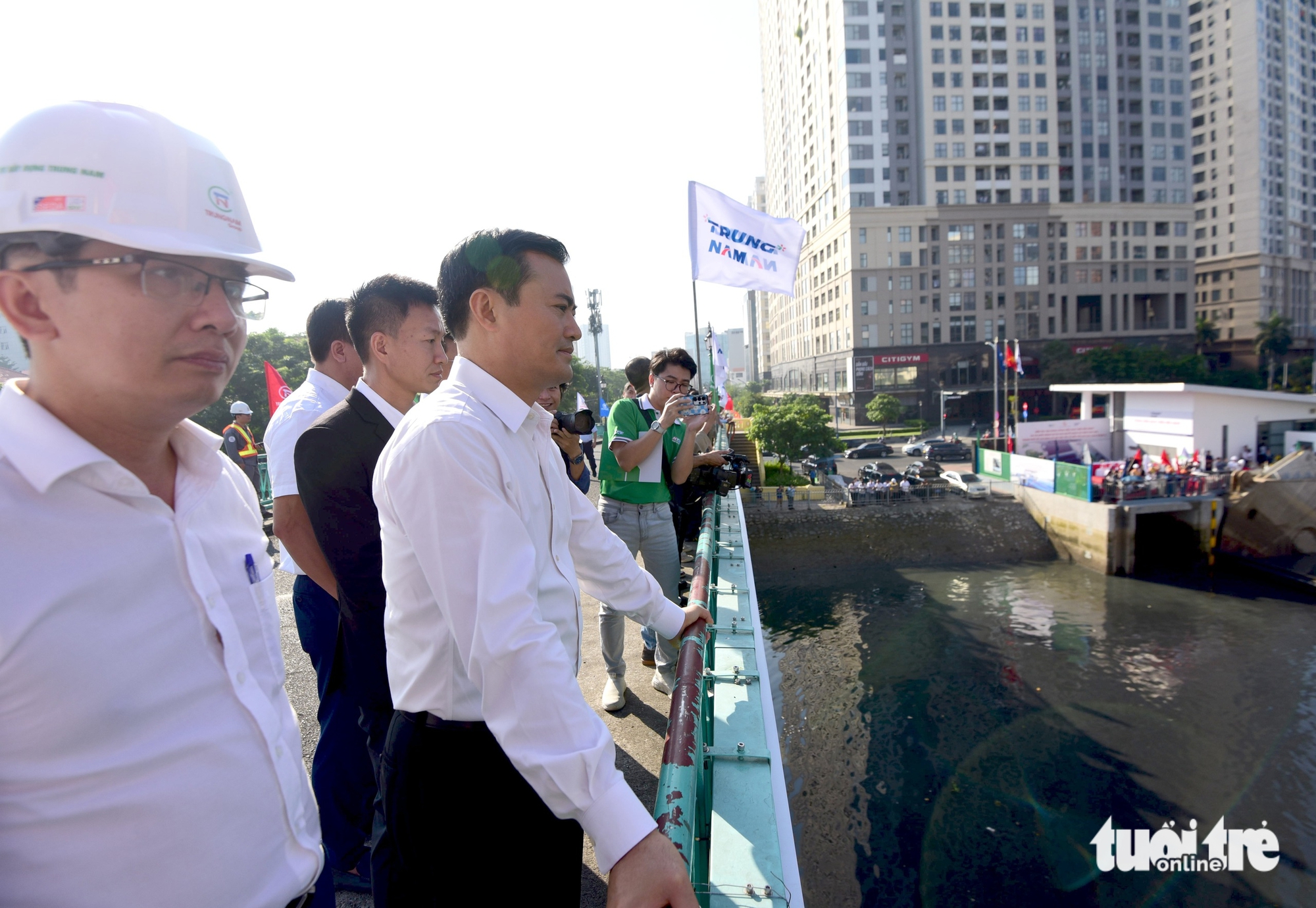 ngăn triều 10.000 tỉ - Ảnh 3.