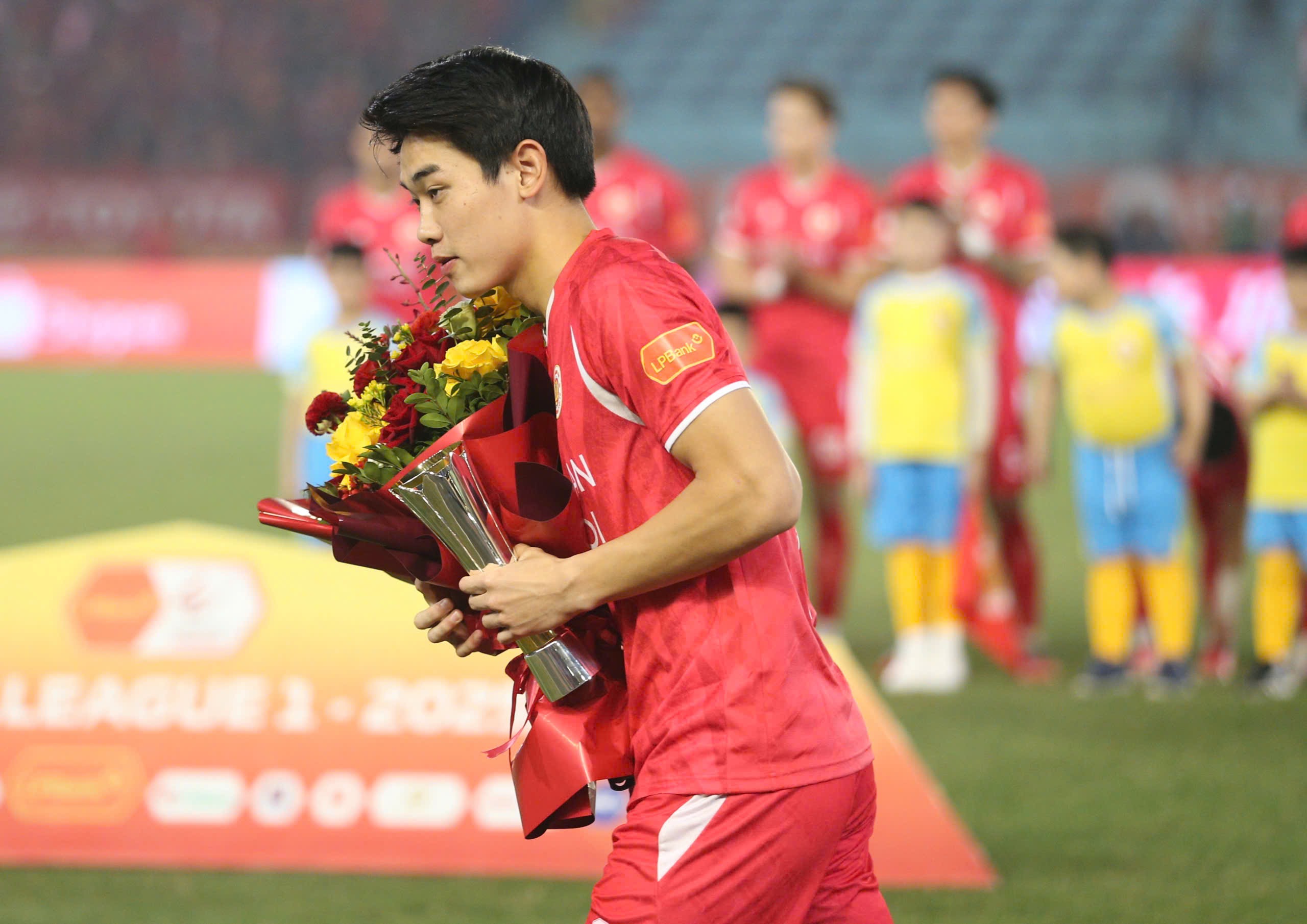 View - Vietnam’s Dinh Bac receives Asian U23 Golden Boot as late goal ruled out in V.League 1 win