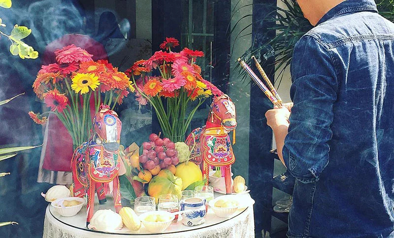 Văn khấn cúng khai trương đầu năm Bính Ngọ 2026 - Ảnh 1. cúng khai trương - Ảnh 1.