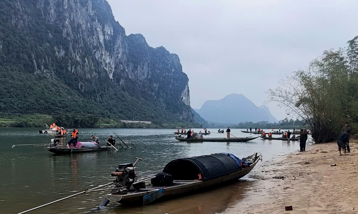 lật đò - Ảnh 2.