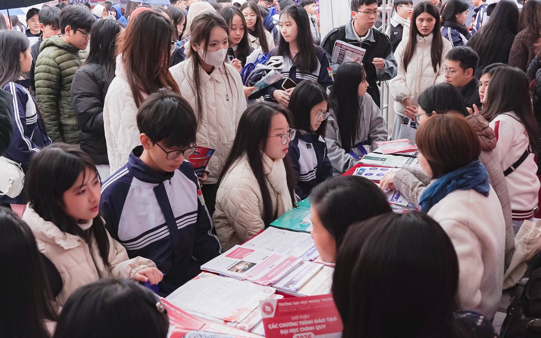 Đại học Ngoại thương thay đổi chính sách tuyển sinh 2026, loại bỏ xét tuyển thẳng giải khoa học kỹ thuật