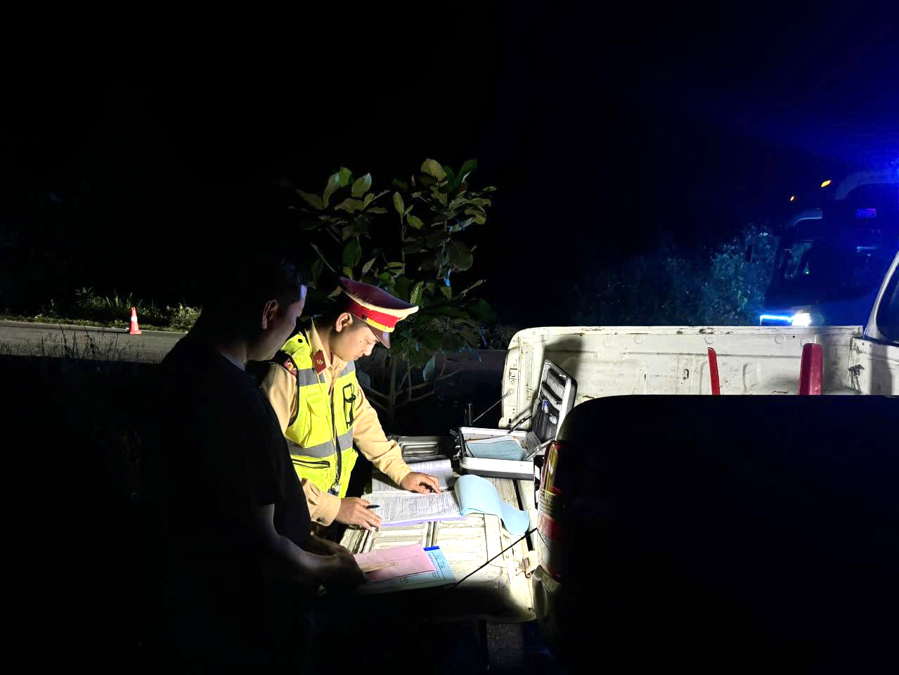 xe khách - Ảnh 1.